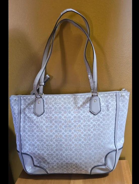 Coach Bag Poppy Metallic Beige Gold Signature C Patent Leather Canvas - Picture 2 of 16